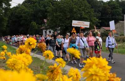 W drodze na Jasną Górę wędruje grupa bursztynowa z Liskowa