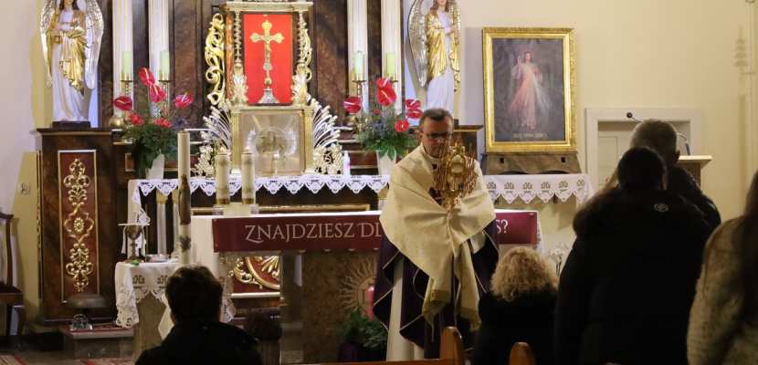 Spotkanie osób żyjących w związkach niesakramentalnych z biskupem Damianem Brylem