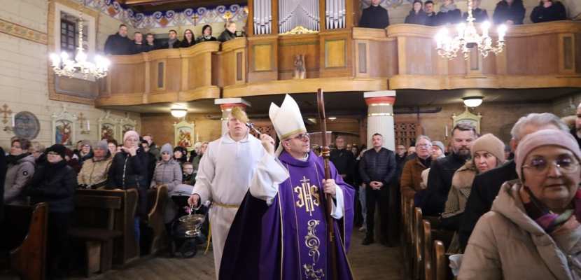 Poświęcenie odnowionego wnętrza kościoła pw. św. Andrzeja Apostoła w Golinie