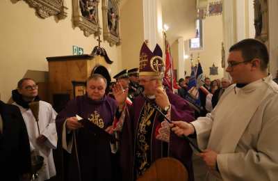 Poświęcenie tablicy i Msza Św. za śp. ks. Józefa Sieradzana w katedrze kaliskiej