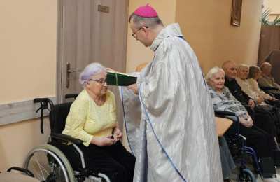 Bp Bryl spotkał się z mieszkańcami Domu Pomocy Społecznej w Złoczewie