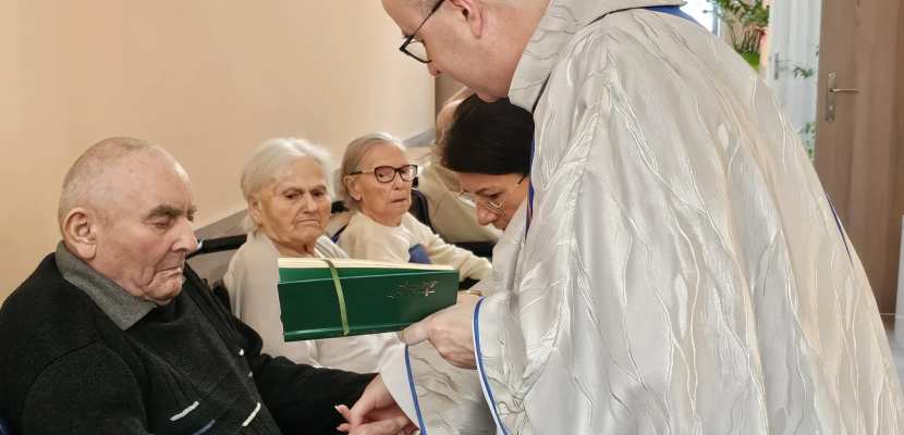 Bp Bryl spotkał się z mieszkańcami Domu Pomocy Społecznej w Złoczewie