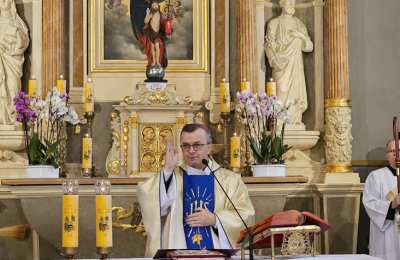 Biskup kaliski poświęcił odnowioną trzynastowieczną świątynię w Sobótce