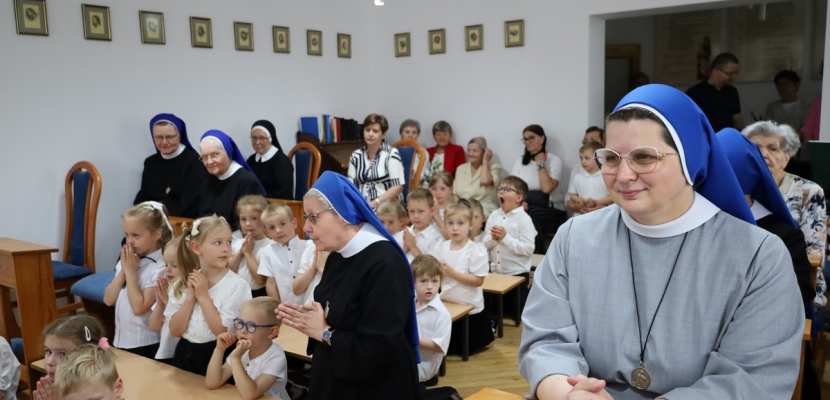Wprowadzenie relikwii św. Jadwigi Śląskiej i poświęcenie odnowionej kaplicy sióstr Jadwiżanek w Wieruszowie