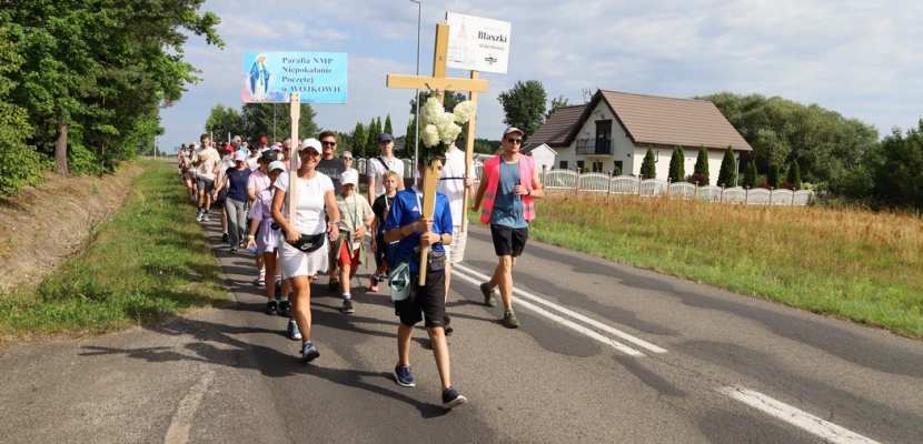 Grupa różana z Błaszek i Wojkowa już pielgrzymuje do Maryi