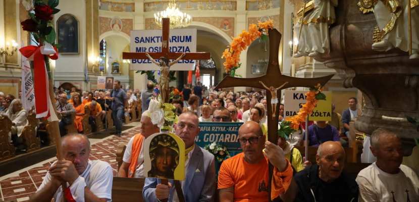Biskup Damian Bryl przewodniczył Mszy św. na zakończenie 389. Kaliskiej i 35. Diecezjalnej Pieszej Pielgrzymki na Jasną Górę