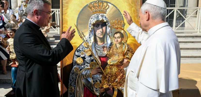 Leon XIV pobłogosławił sukienkę dla obrazu Matki Bożej Skalmierzyckiej
