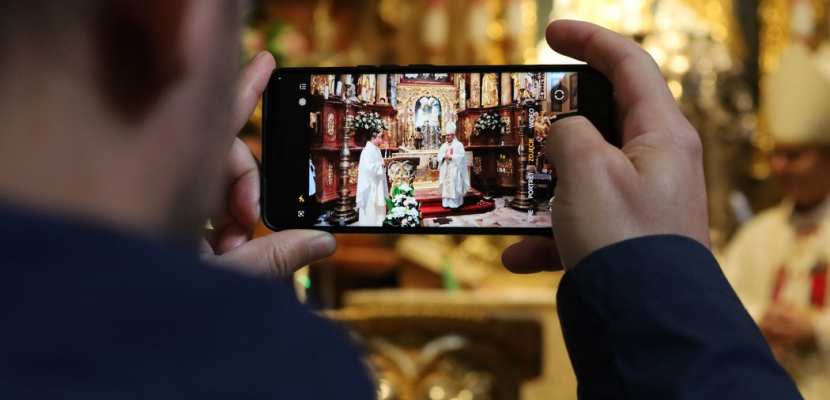 Dyrektorzy stacji radiowych zrzeszonych w Forum Niezależnych Rozgłośni Katolickich u św. Józefa